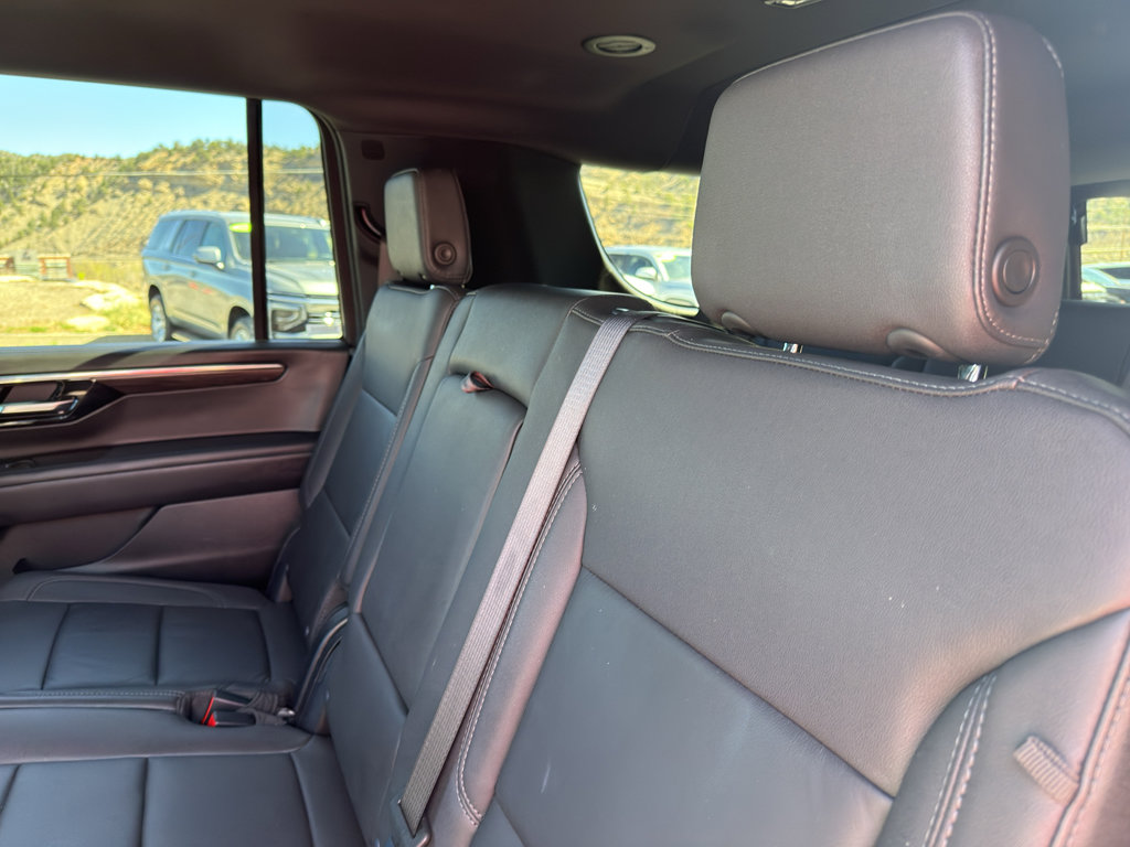 Used 2025 Chevrolet Suburban Z71 image 14