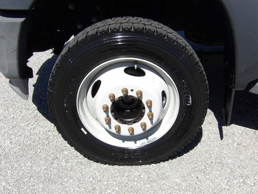 Used 2015 Ford F550 2WD Regular Cab Super Duty image 54