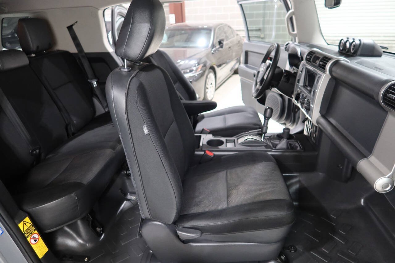 Used 2014 Toyota FJ Cruiser 4WD w/ Convenience Package image 13