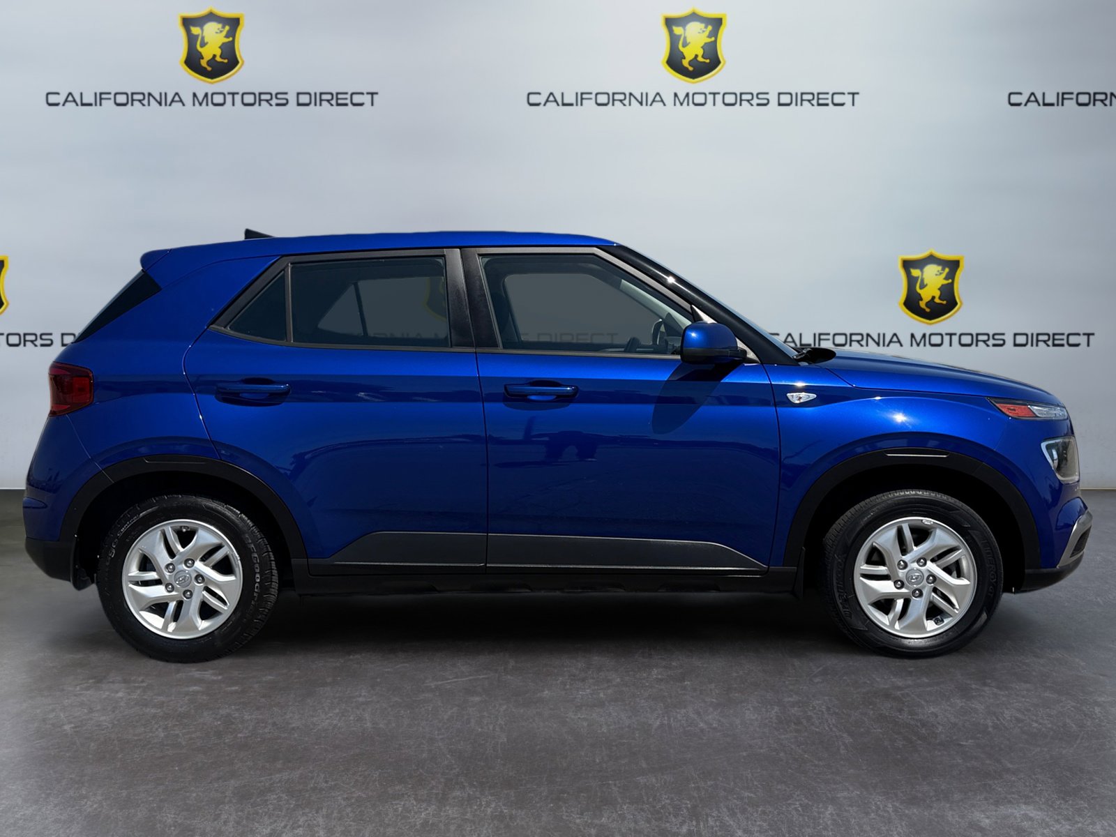 Used 2022 Hyundai Venue SE FWD image 4