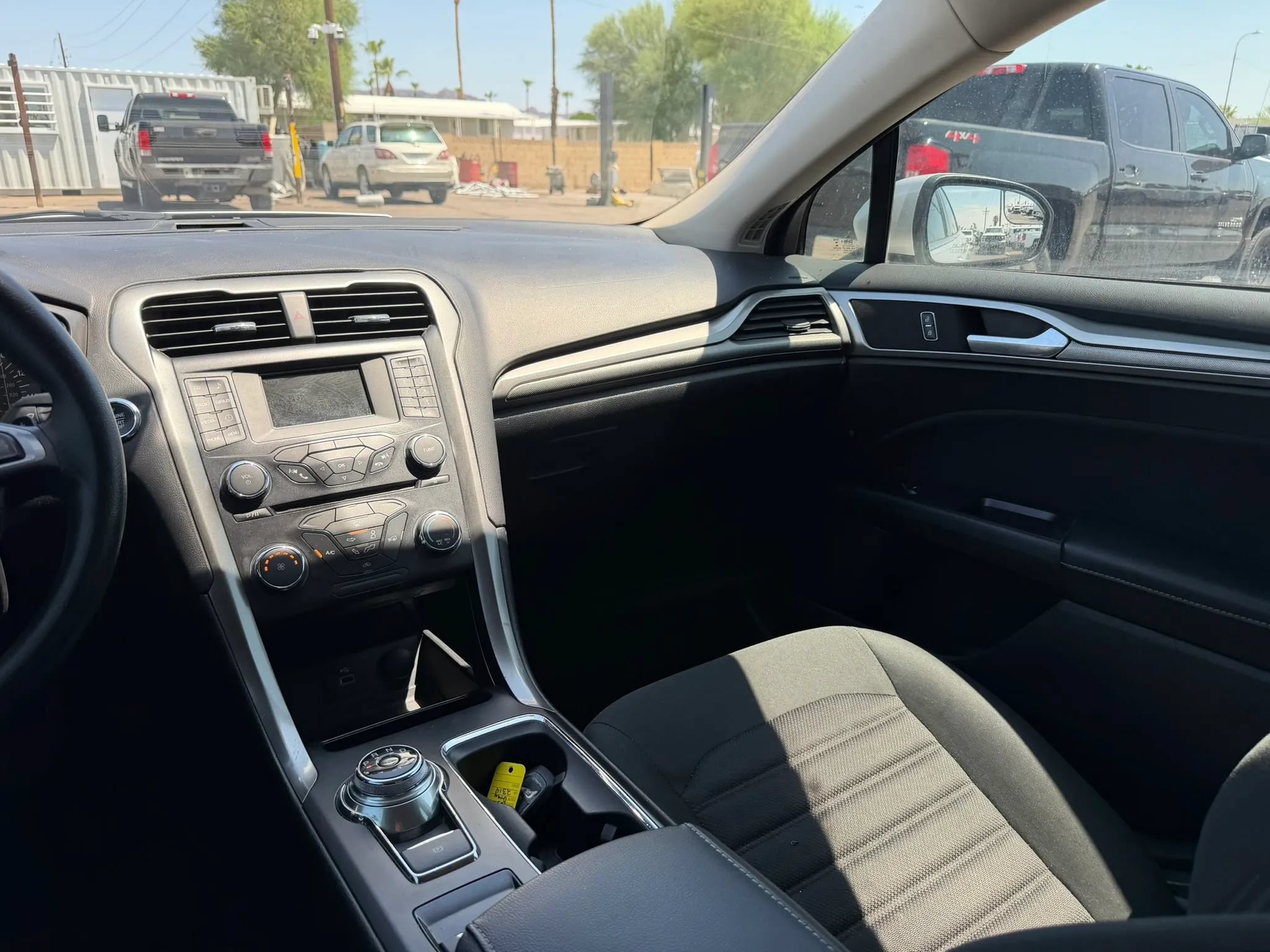 Used 2017 Ford Fusion SE FWD image 23