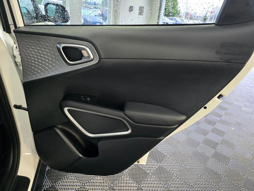 Used 2024 Kia Soul LX w/ Option Group 015 image 39