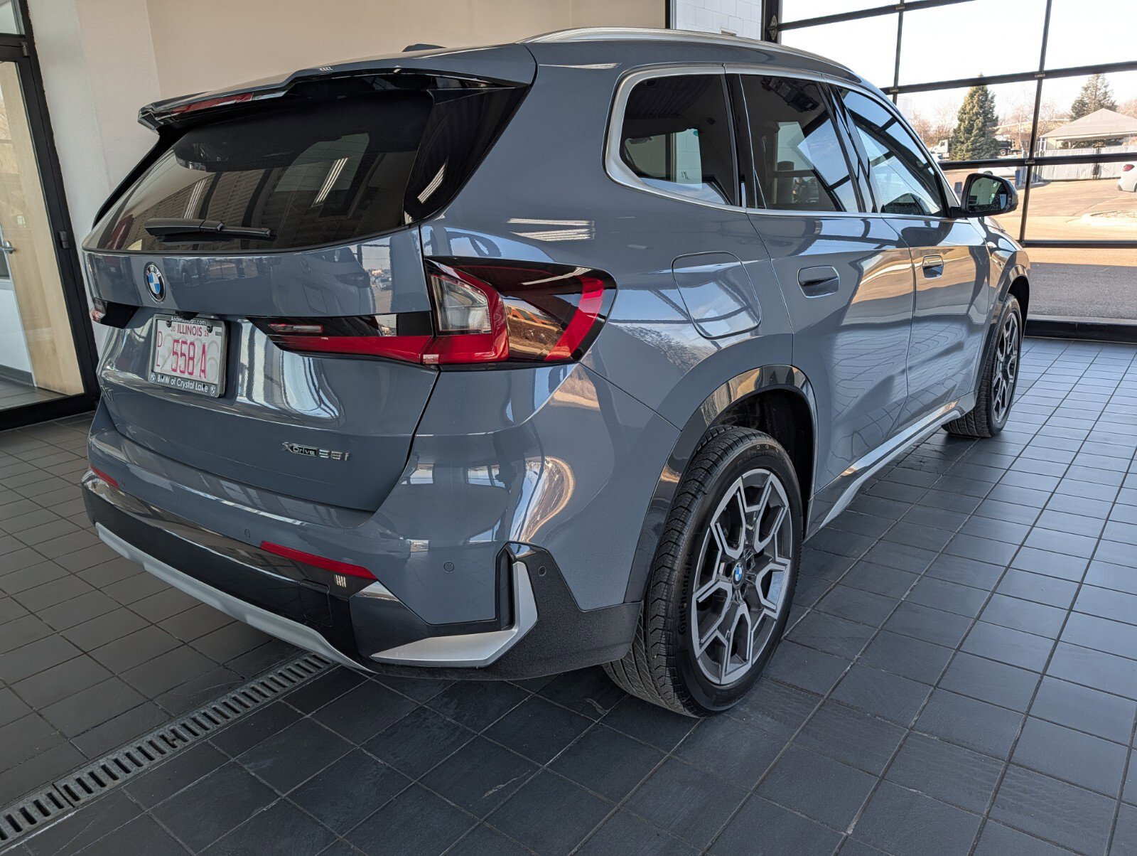 Used 2025 BMW X1 xDrive28i w/ Premium Package image 2