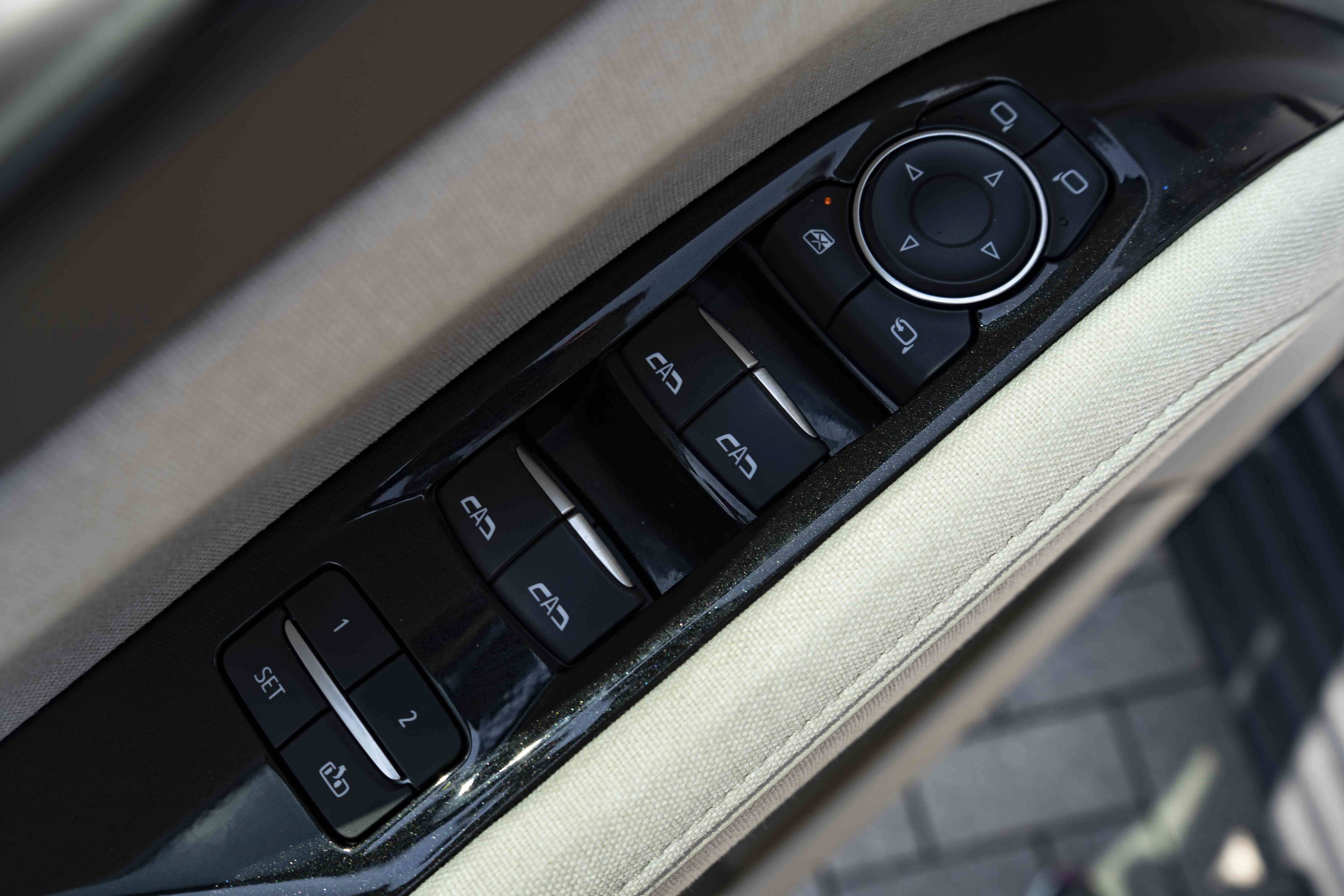 Used 2024 Cadillac Escalade Premium Luxury Platinum w/ LPO, Floor Liner Package AWD/4WD image 41