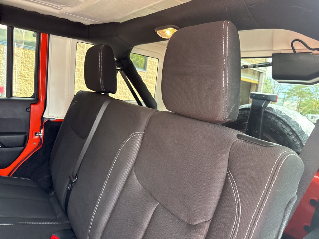 Used 2015 Jeep Wrangler Unlimited Rubicon w/ Connectivity Group AWD/4WD image 22