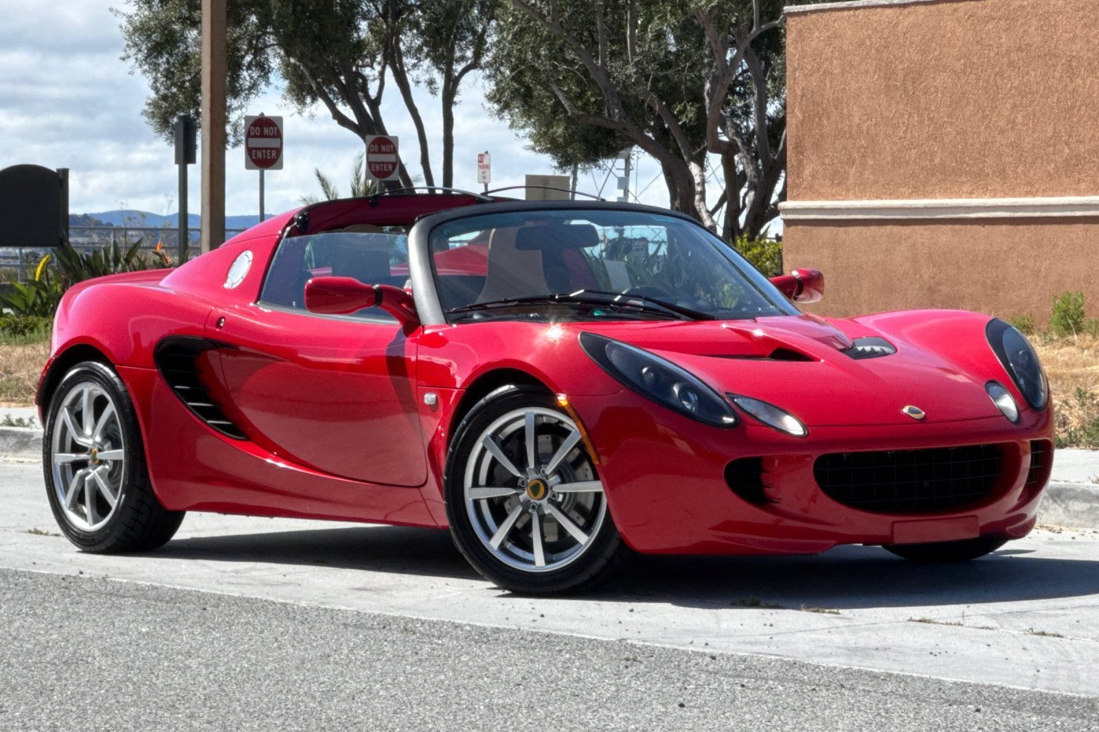 Used 2005 Lotus Elise RWD image 2