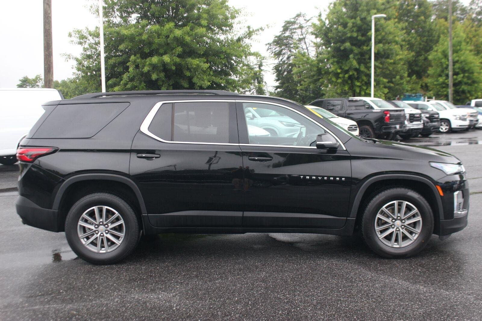 Used 2023 Chevrolet Traverse LT w/ LPO, Cargo Package AWD/4WD image 8