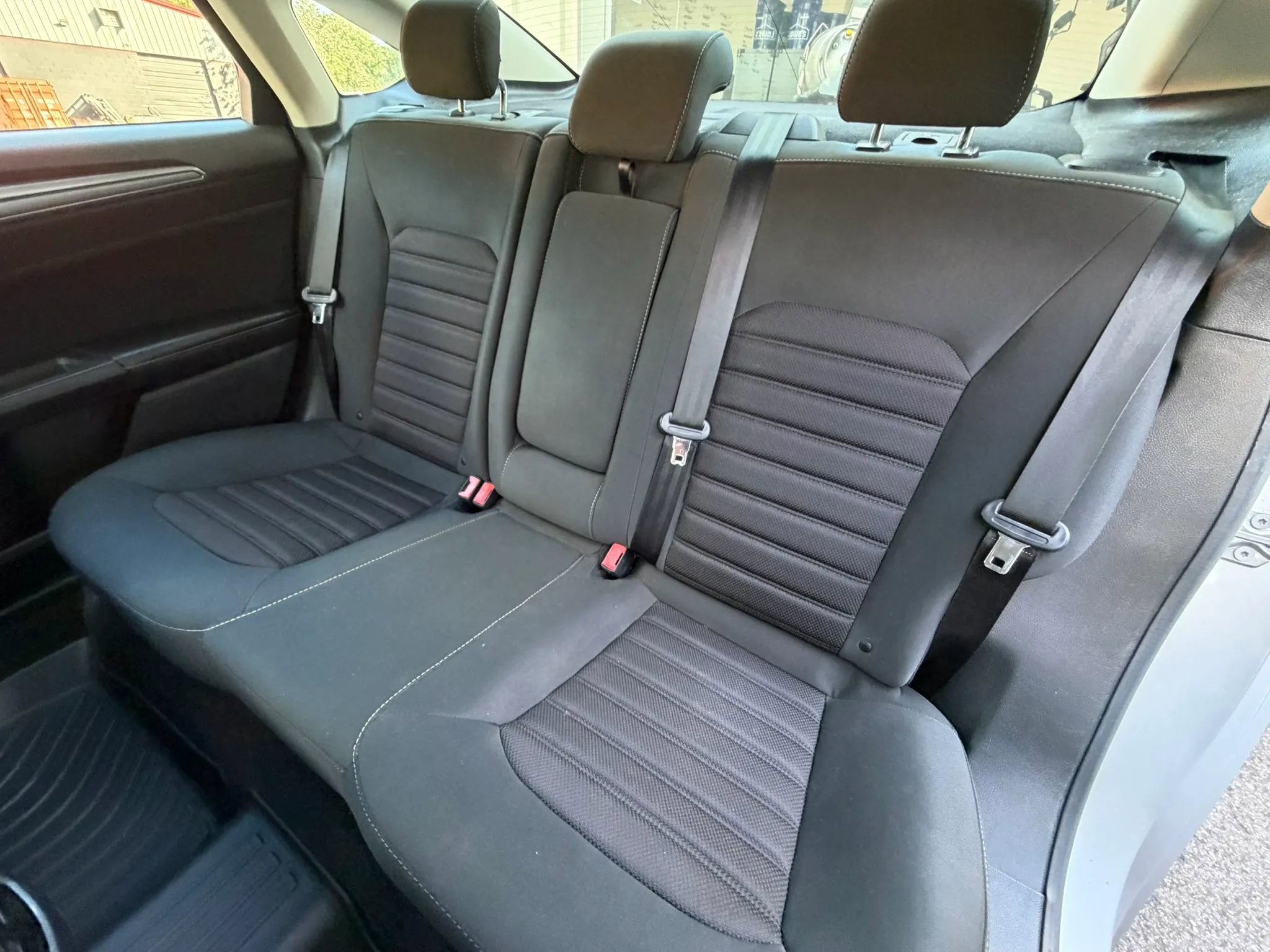 Used 2019 Ford Fusion SE FWD image 16