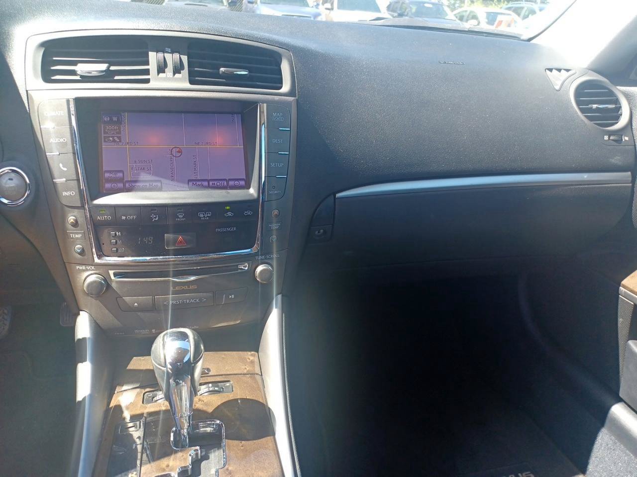 Used 2013 Lexus IS 250C w/ Luxury Pkg RWD image 38