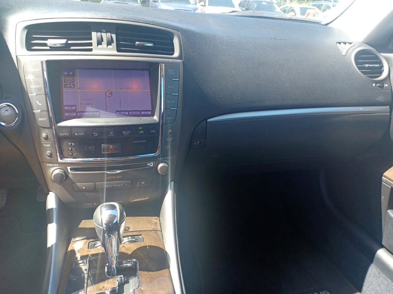 Used 2013 Lexus IS 250C w/ Luxury Pkg image 38