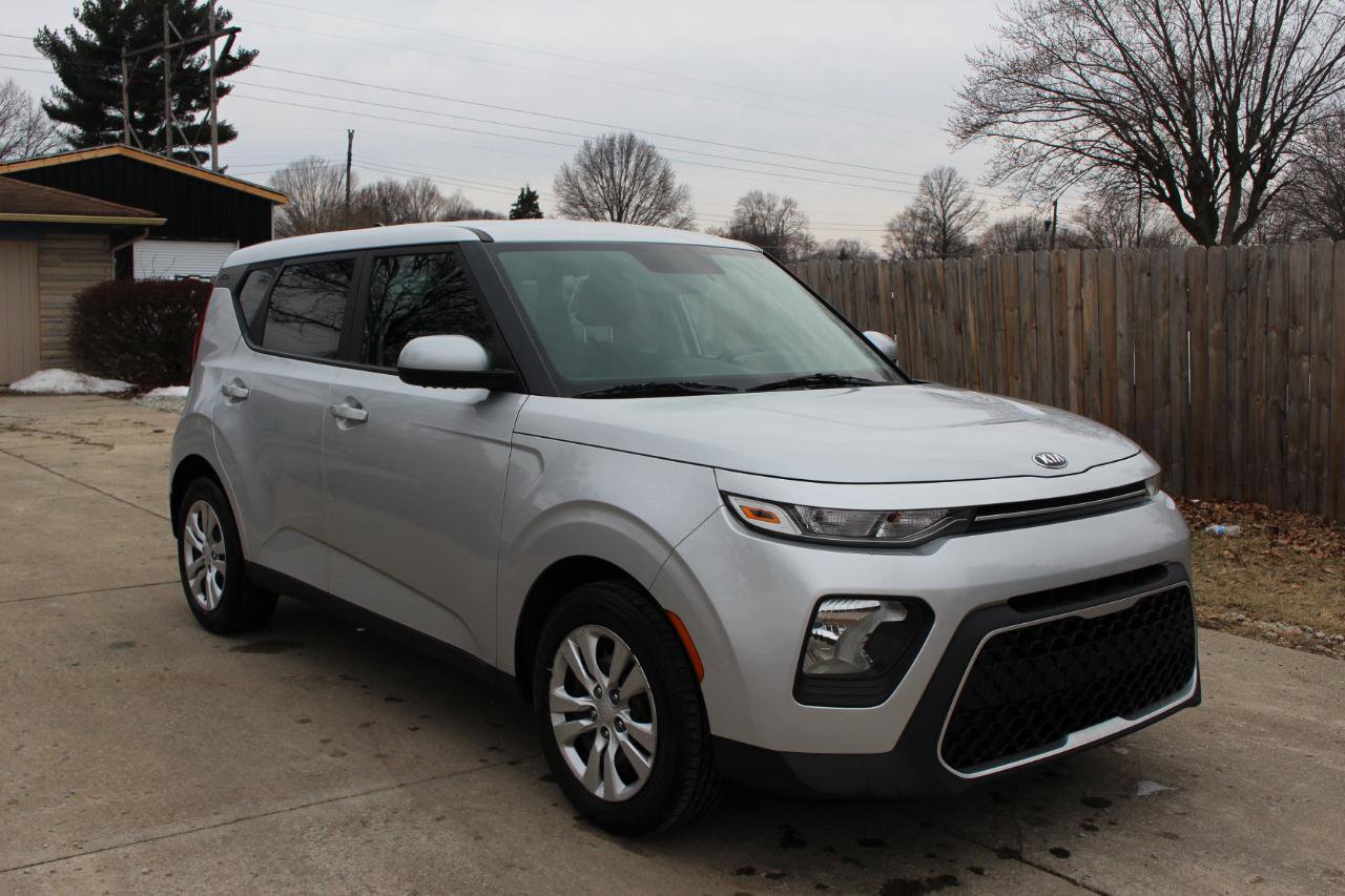 Used 2021 Kia Soul LX image 2