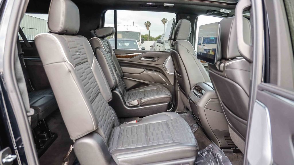 Used 2024 Cadillac Escalade ESV Premium Luxury Platinum AWD/4WD image 20