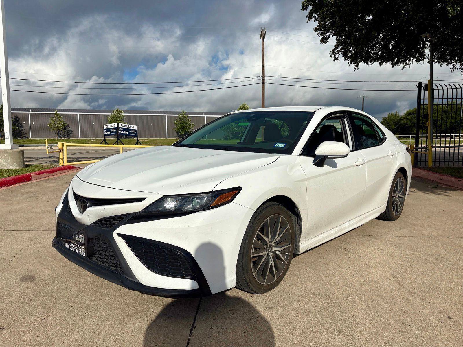 Used 2023 Toyota Camry SE FWD image 9