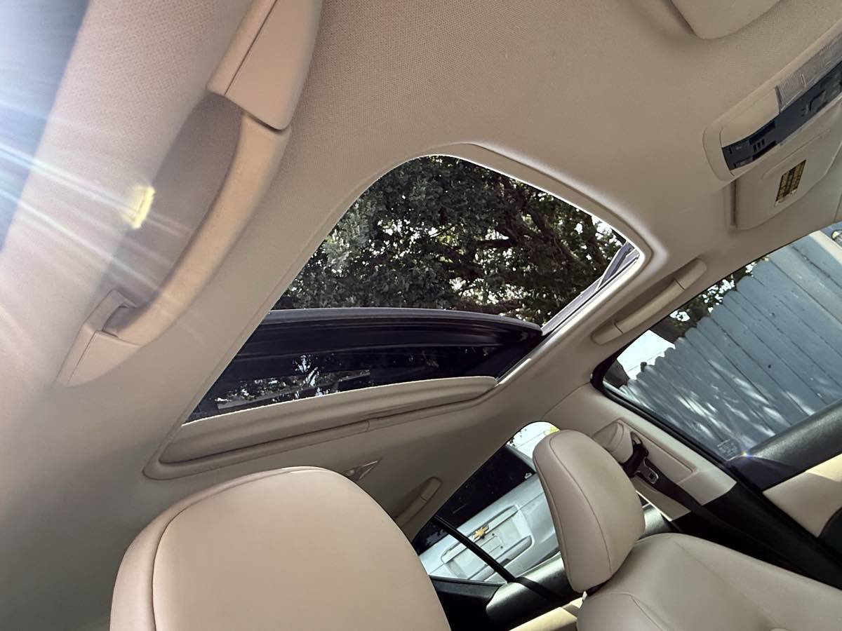 Used 2014 Lexus CT 200h FWD image 16