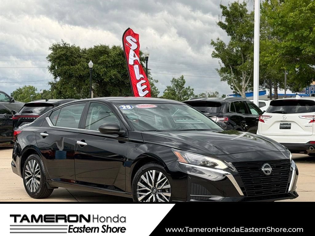 Used 2025 Nissan Altima 2.5 SV FWD image 1