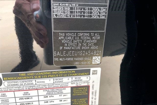 Used 2025 Land Rover Defender 110 S image 41