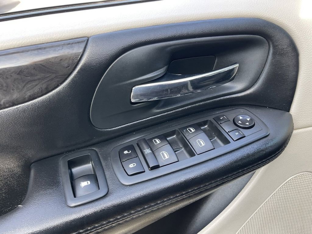 Used 2020 Dodge Grand Caravan SE w/ UConnect Hands-Free Group FWD image 21