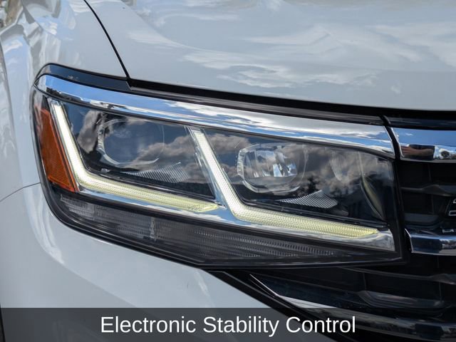 Used 2022 Volkswagen Atlas Cross Sport SEL R-Line image 11