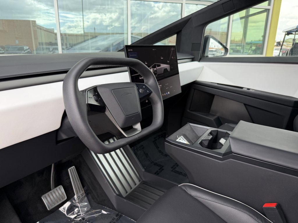 Used 2024 Tesla Cybertruck AWD Crew Cab image 37