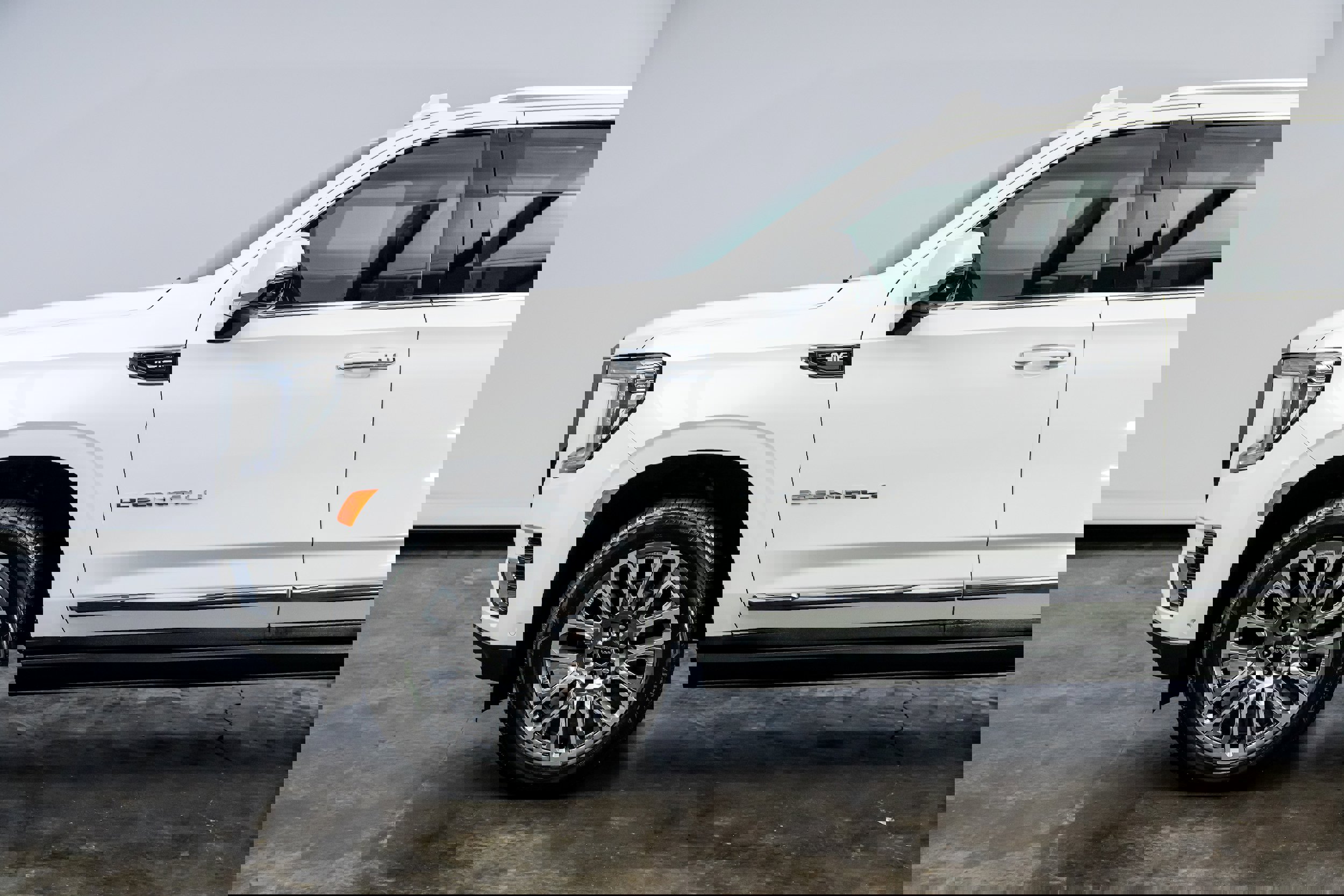 Used 2023 GMC Yukon XL Denali Ultimate image 10