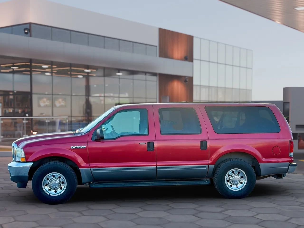 Used 2003 Ford Excursion XLT RWD image 5