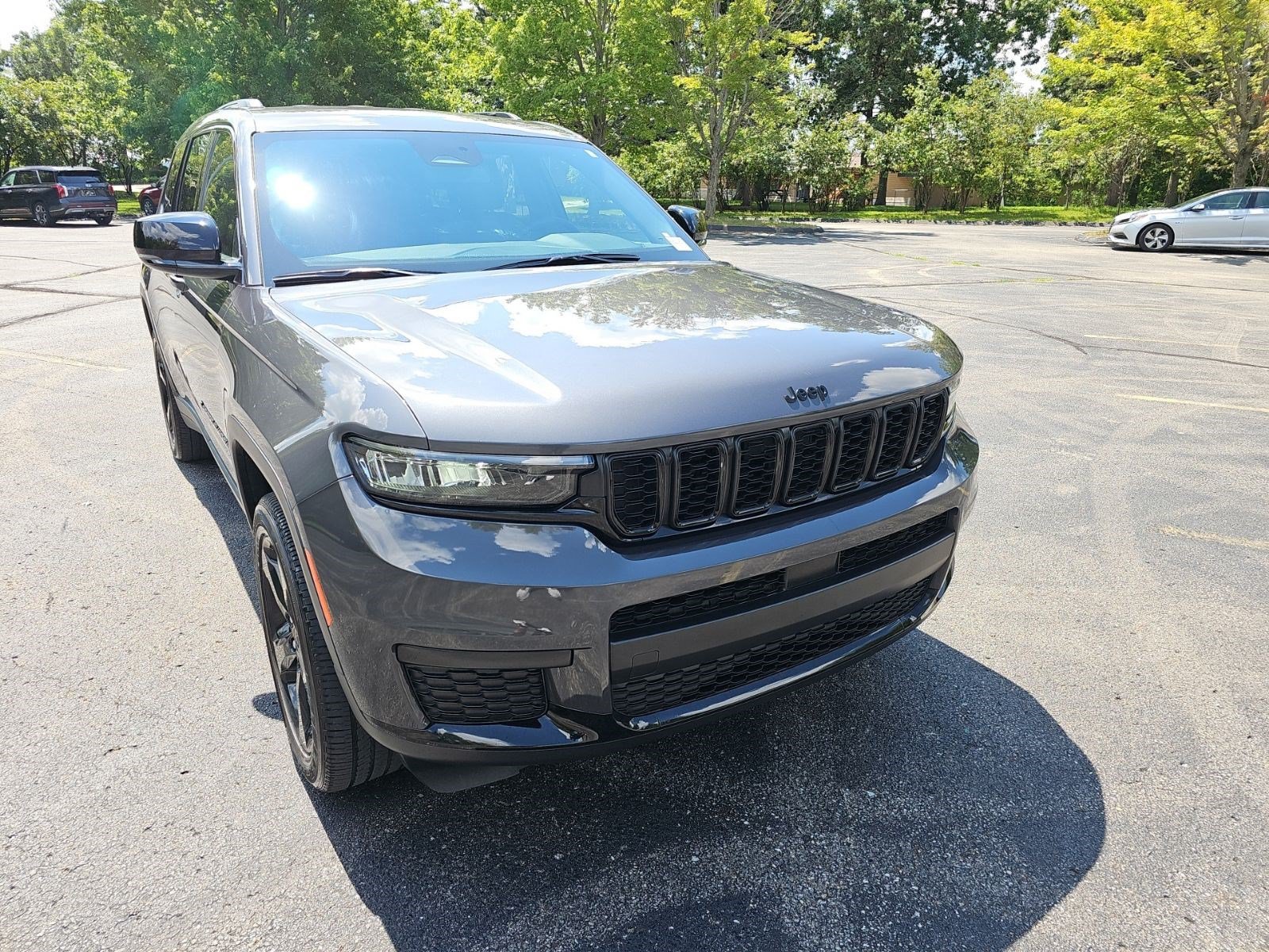 Used 2023 Jeep Grand Cherokee L Laredo AWD/4WD image 8