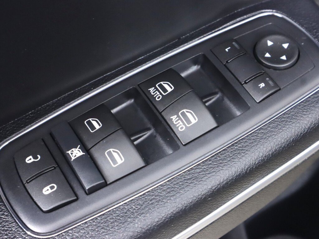 Used 2015 Chrysler 300 Limited RWD image 24