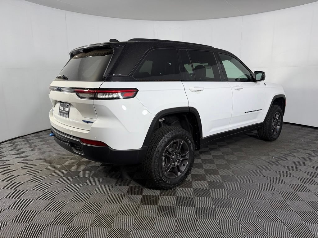 Used 2025 Jeep Grand Cherokee Trailhawk w/ Advanced Protech Group II AWD/4WD image 7