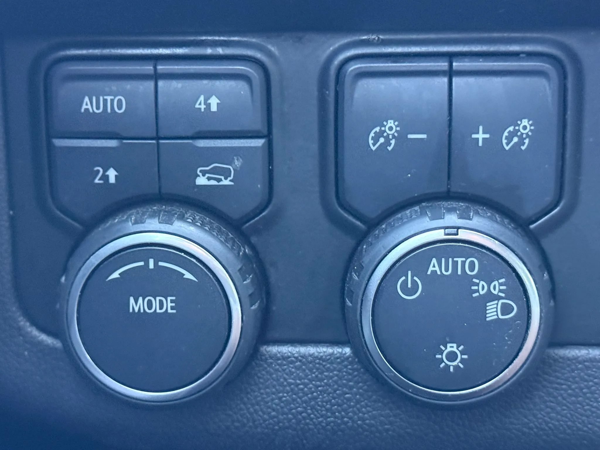 Used 2023 Chevrolet Suburban LT AWD/4WD image 32