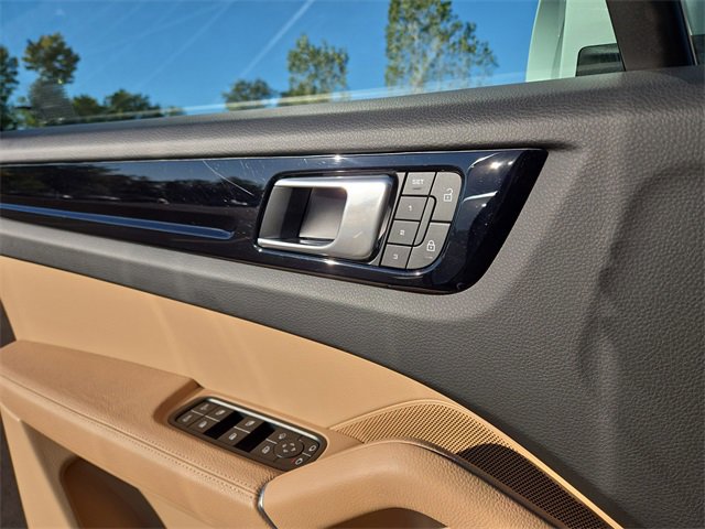 Used 2023 Porsche Cayenne image 23