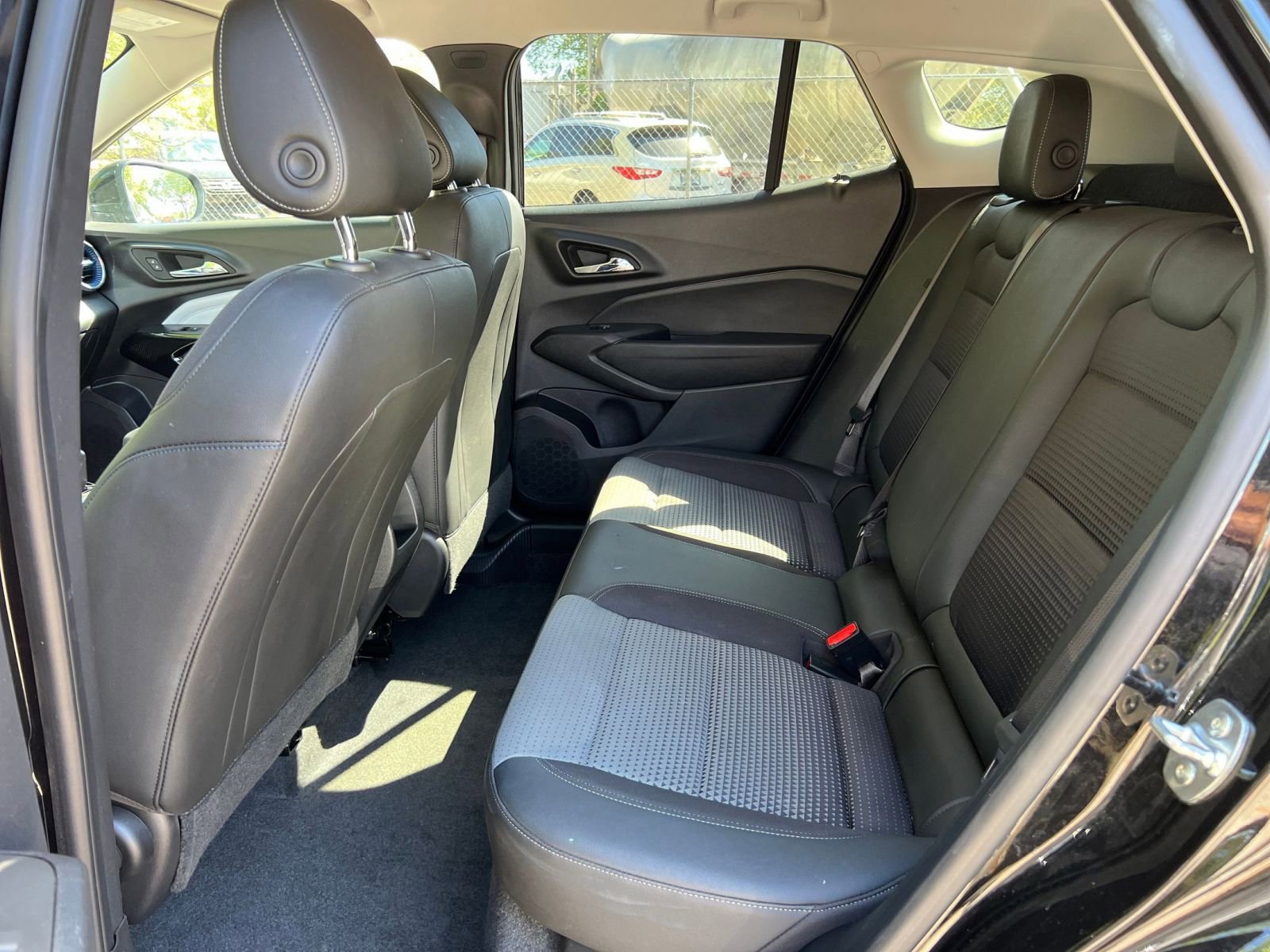 Used 2025 Chevrolet Trax LT w/ LT Convenience Package image 35