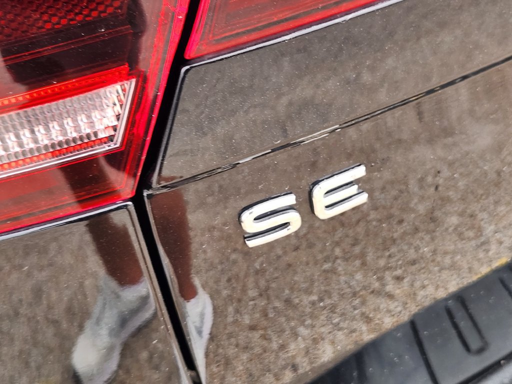 Used 2024 Volkswagen Tiguan SE R-Line w/ MDO Package, Three-Row FWD image 7