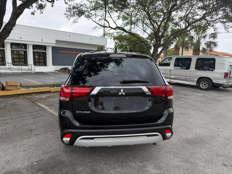 Used 2020 Mitsubishi Outlander SE AWD/4WD image 5