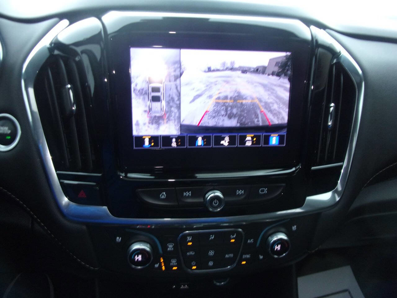 Used 2023 Chevrolet Traverse Premier image 21