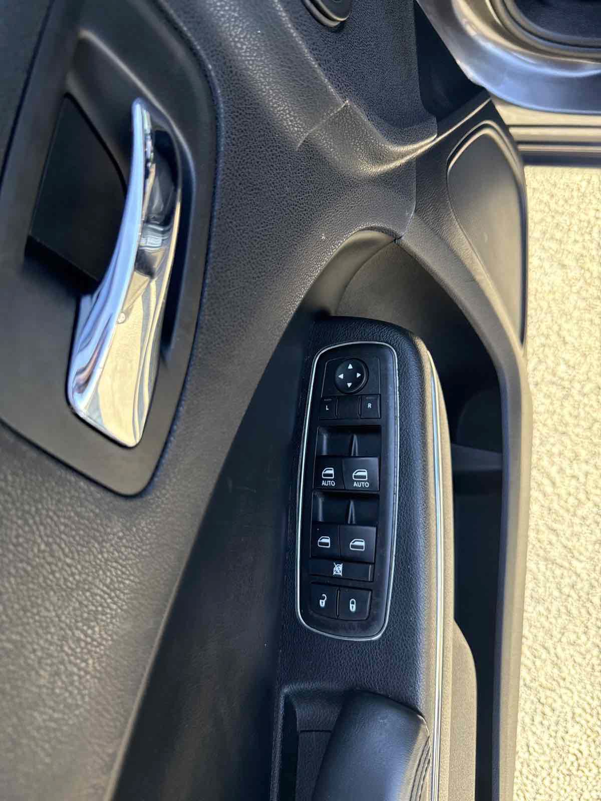 Used 2014 Dodge Charger SE RWD image 11