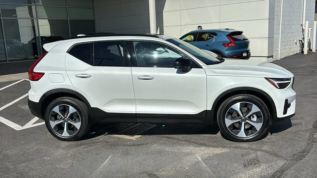 Certified 2026 Volvo XC40 B5 Plus AWD/4WD image 28