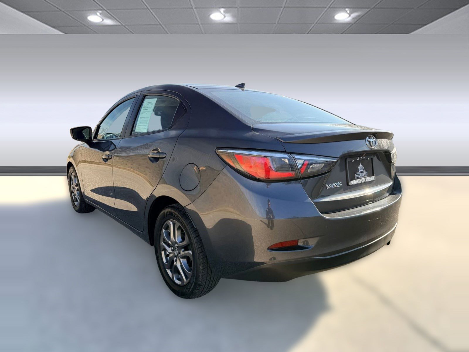 Used 2019 Toyota Yaris LE image 3