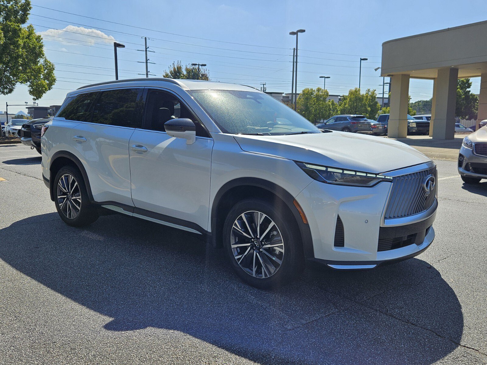 Used 2026 INFINITI QX60 Luxe w/ Cargo Package FWD image 4