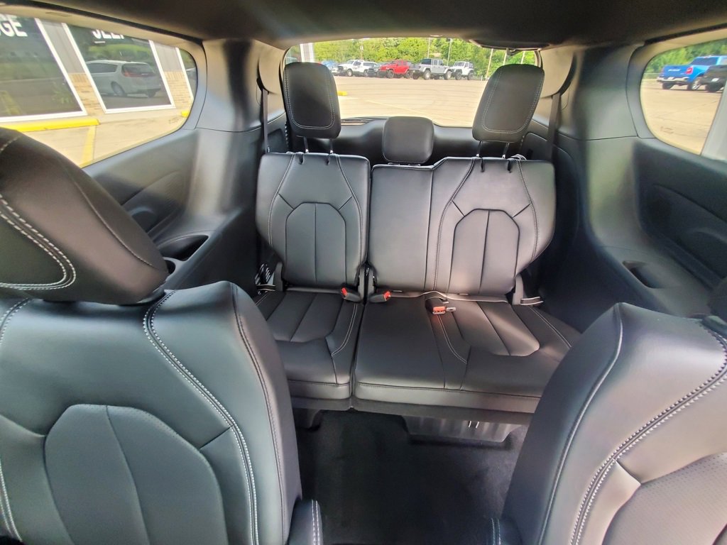 New 2026 Chrysler Pacifica Select image 22