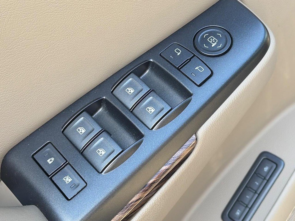 Used 2019 GMC Yukon SLT w/ Open Road Package AWD/4WD image 24