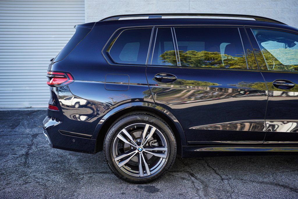 Used 2023 BMW X7 xDrive40i w/ M Sport Package image 16