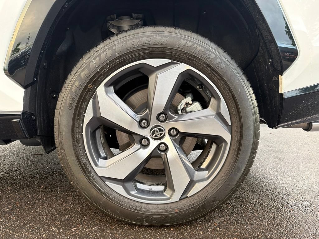 Used 2025 Toyota RAV4 SE AWD/4WD image 32