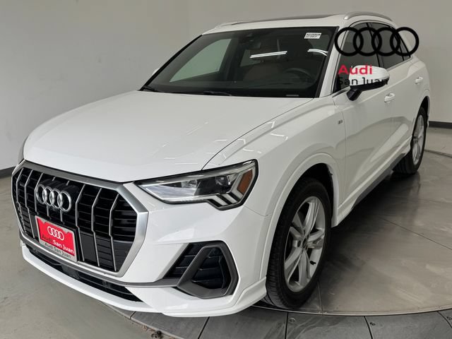 Used 2022 Audi Q3 2.0T Premium Plus w/ Premium Plus Package AWD/4WD image 3