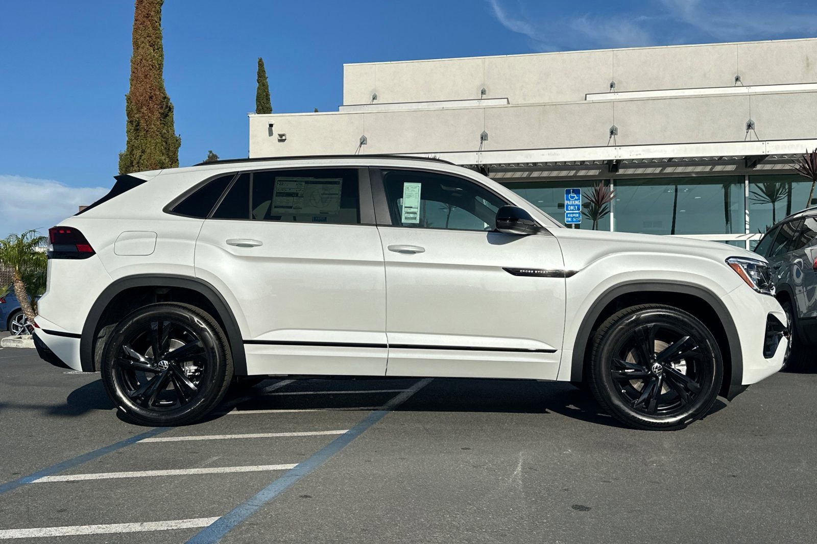 New 2026 Volkswagen Atlas Cross Sport SEL R-Line image 4