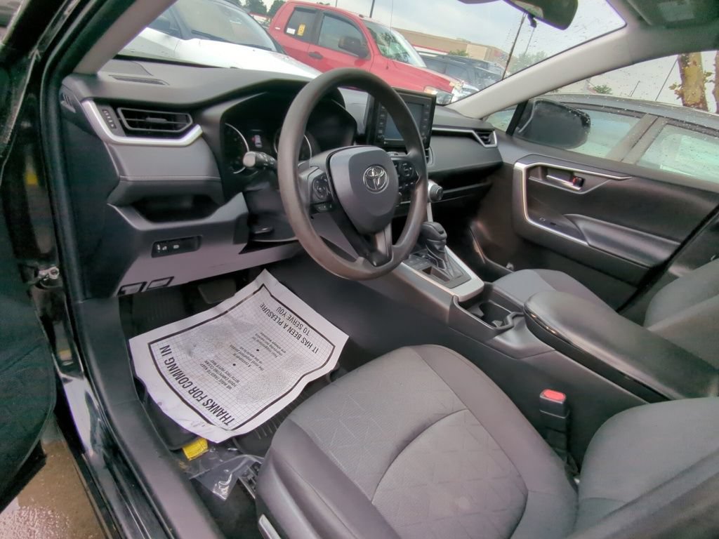 Used 2021 Toyota RAV4 XLE FWD image 7