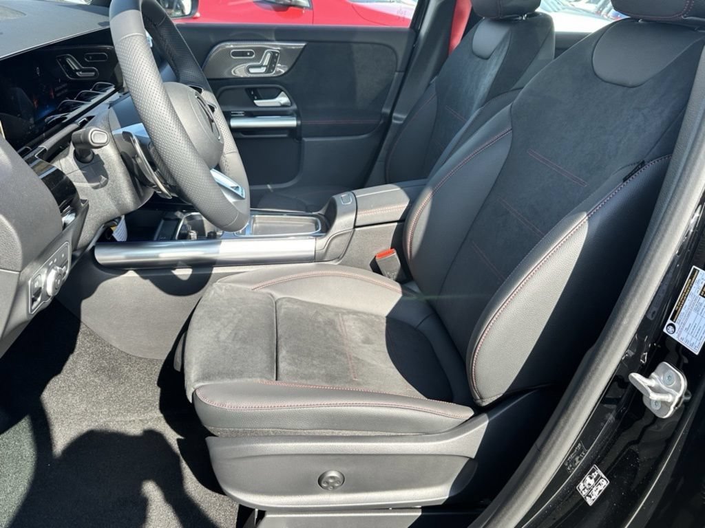 Used 2025 Mercedes-Benz GLA 35 AMG 4MATIC image 15