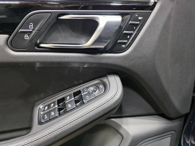 Used 2023 Porsche Macan AWD/4WD image 8