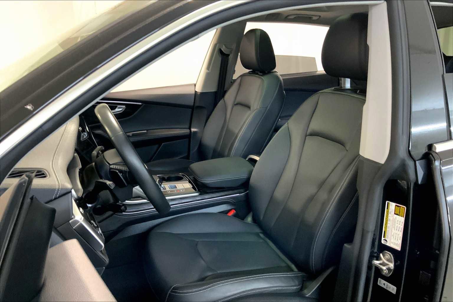 Used 2023 Audi Q8 Prestige image 9