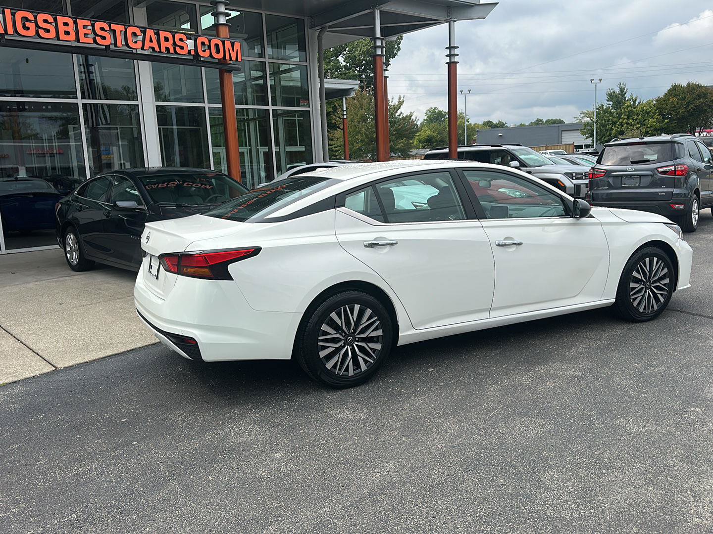 Used 2025 Nissan Altima 2.5 SV FWD image 3