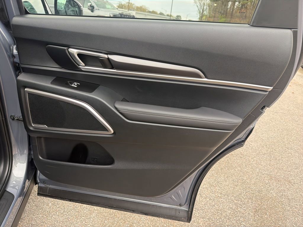 Certified 2025 Kia Telluride S image 28